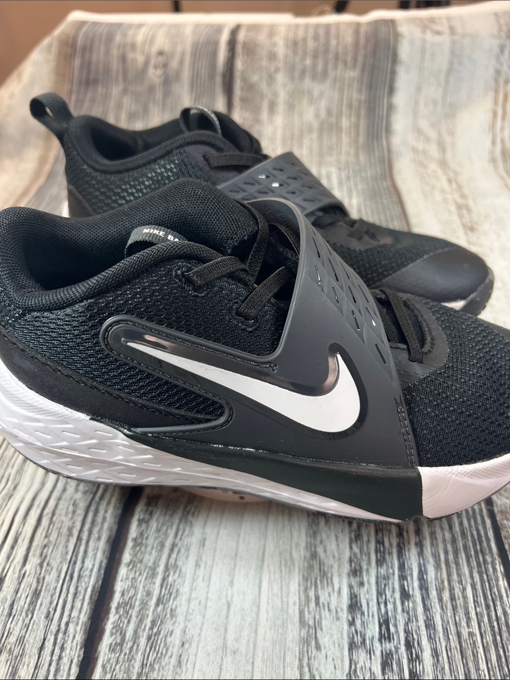 Nike Team Hustle D 12 Kids Basketball Shoes Black White Size 3Y HF6280-002